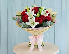Букет цветов из:  Лилии и Розы в Любиме