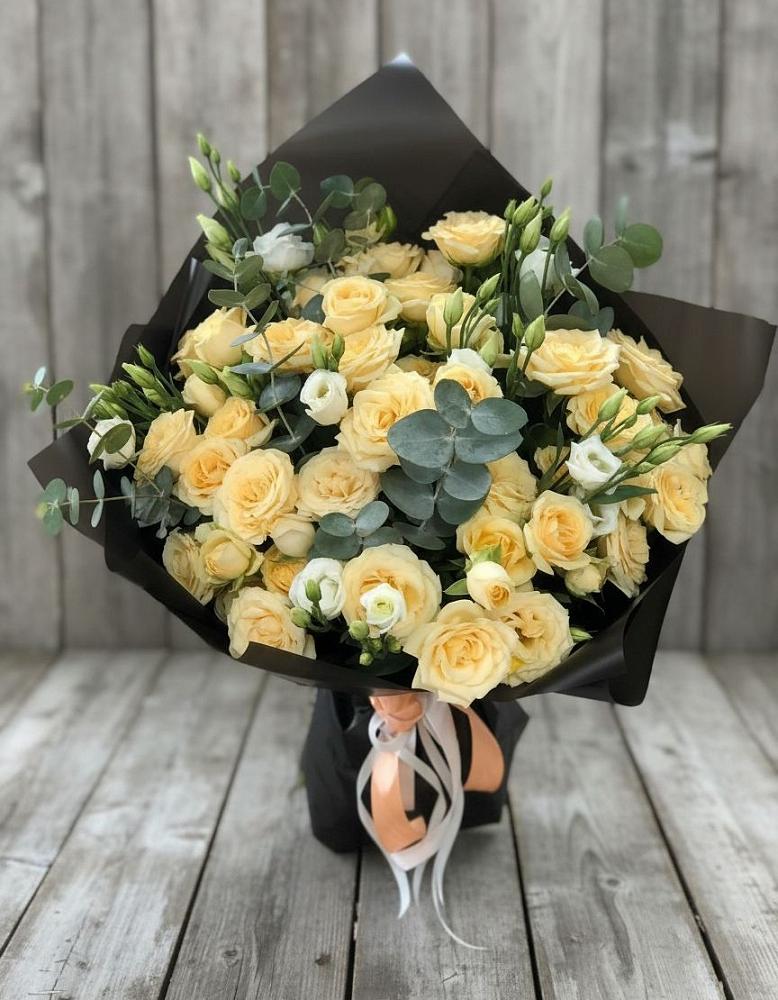 Букет цветов из: Розы и Лизиантусы в Любиме