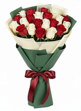 Букет Микс из красных и белых роз в Любиме