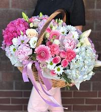 Композиция солнечный день в Любиме Цветочная композиция из Розы, Хризантемы, Пионы и Лизиантусы в корзине в Любиме