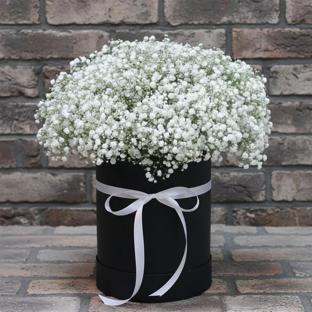 Цветочная композиция из Гипсофила в шляпной коробке в Любиме