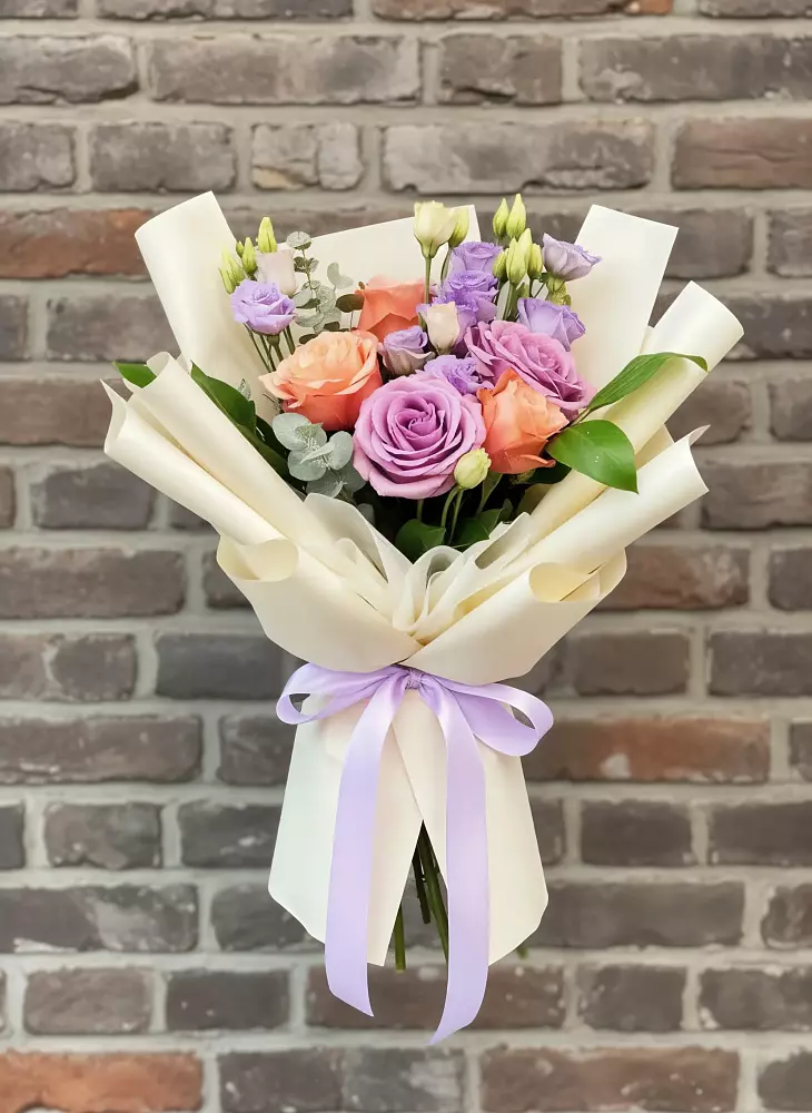 Букет цветов из: Лизиантусы и Розы в Любиме