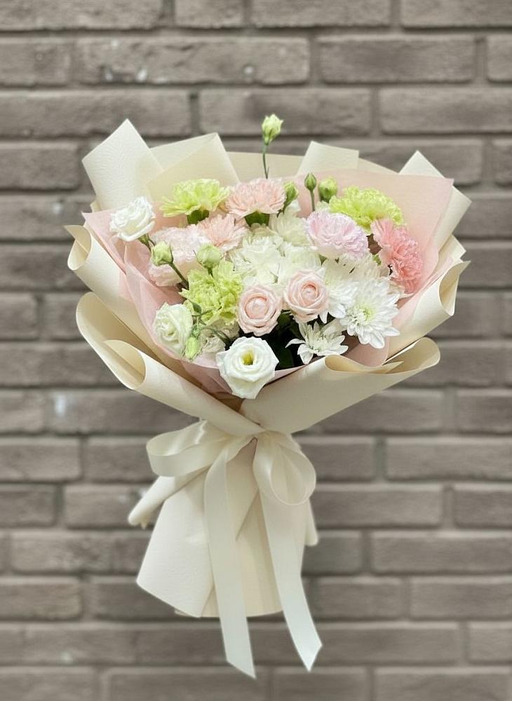 Букет цветов из: Гвоздики, Розы, Лизиантусы и Хризантемы в Любиме