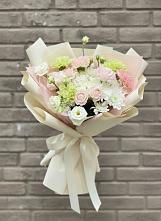Букет цветов из:  Гвоздики, Розы, Лизиантусы и Хризантемы #REPLACE_PRED# Любиме