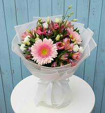 Букет цветов из:  Герберы, Альстромерии и Лизиантусы #REPLACE_PRED# Любиме