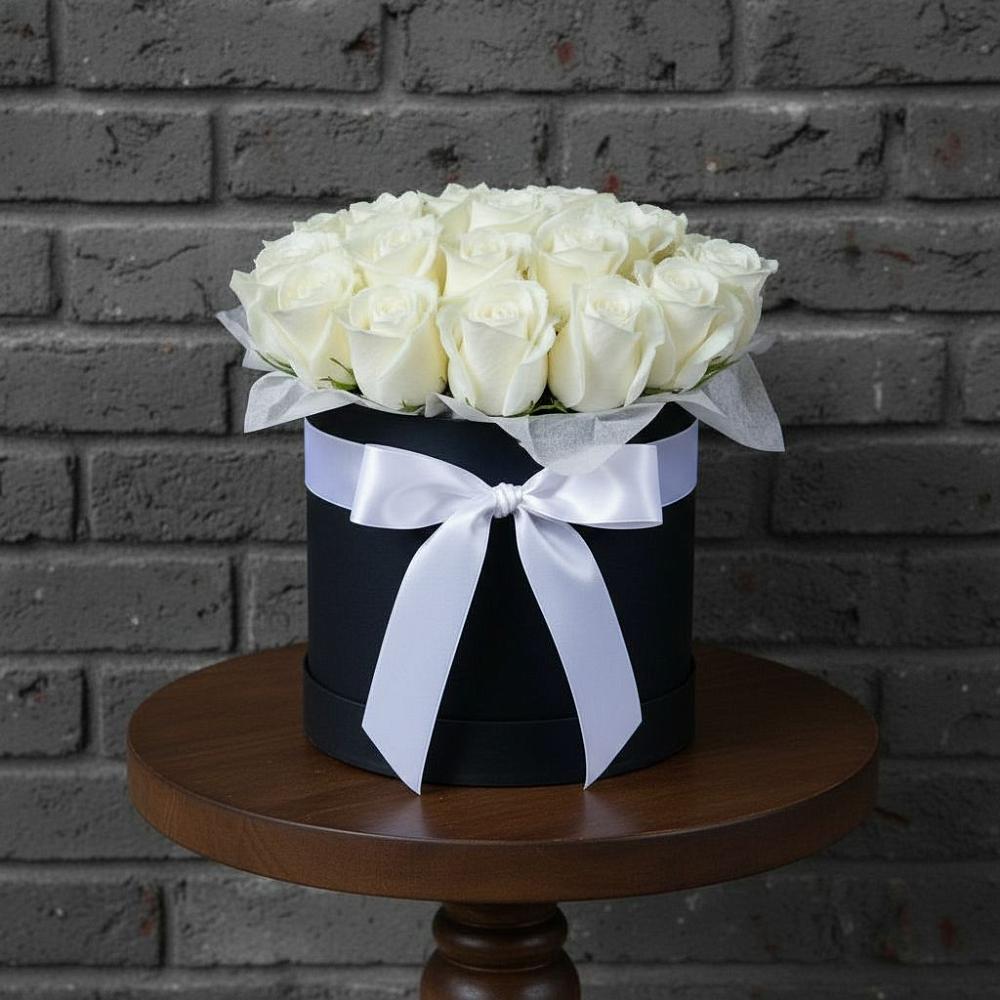 Цветочная композиция из Розы в шляпной коробке в Любиме