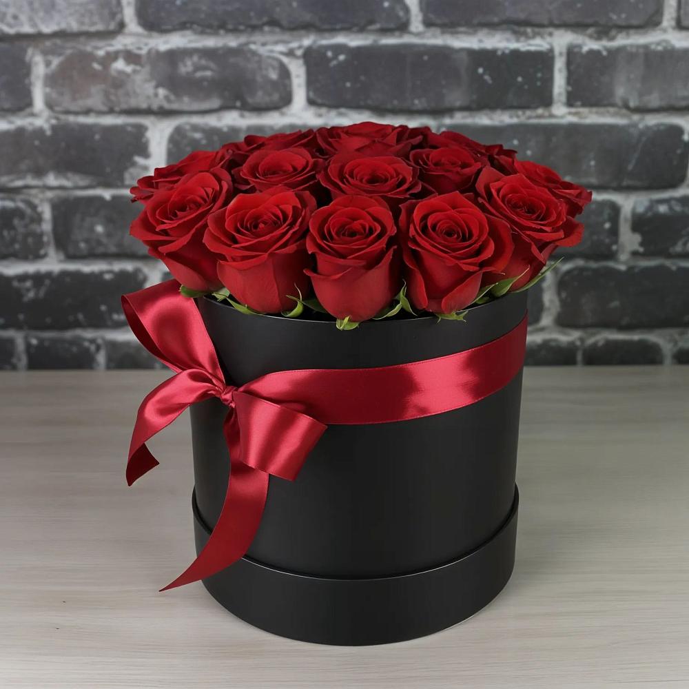 Цветочная композиция из Розы в шляпной коробке в Любиме