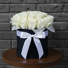 Цветочная композиция из Розы в шляпной коробке в Любиме